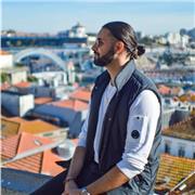 Profesor de aleman imparte clases a gente de todas las edades